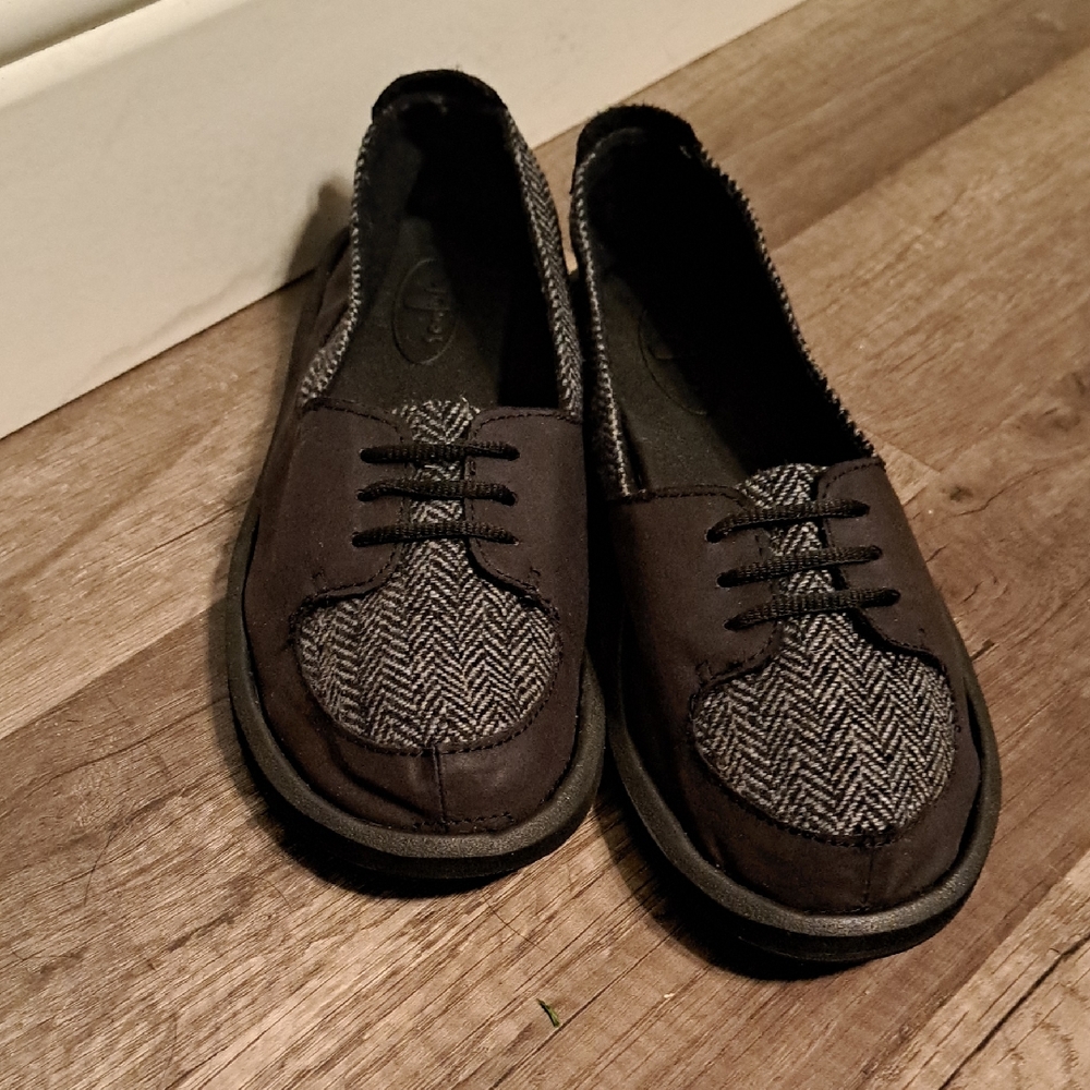Sanuk Slip Ons